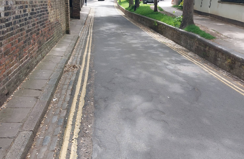 Vehicles keep getting stuck in Flask Walk!