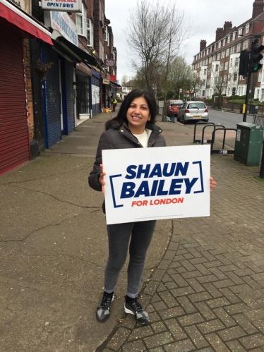 Sapna Chadha campaigning on the edge of the Labour Brondesbury Low Traffic Neighbourhood