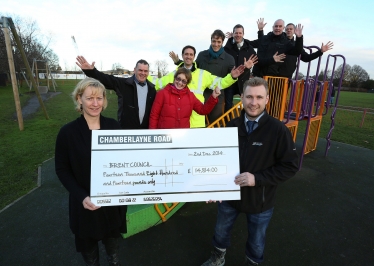 Presentation of cheque from Thames Water to Friends of Tiverton Green