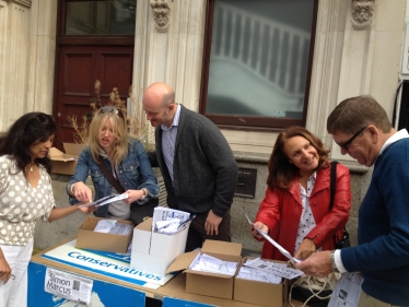 Simon talking with voters on Hamsptead High Street